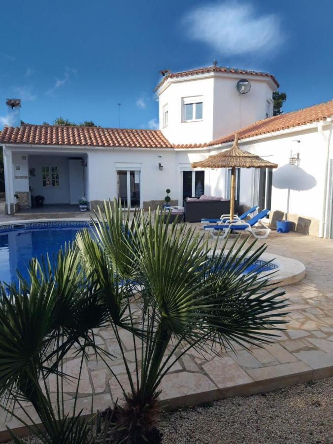 Villa Voor 8 Personen Met Zwembad 칼라파트 외부 사진