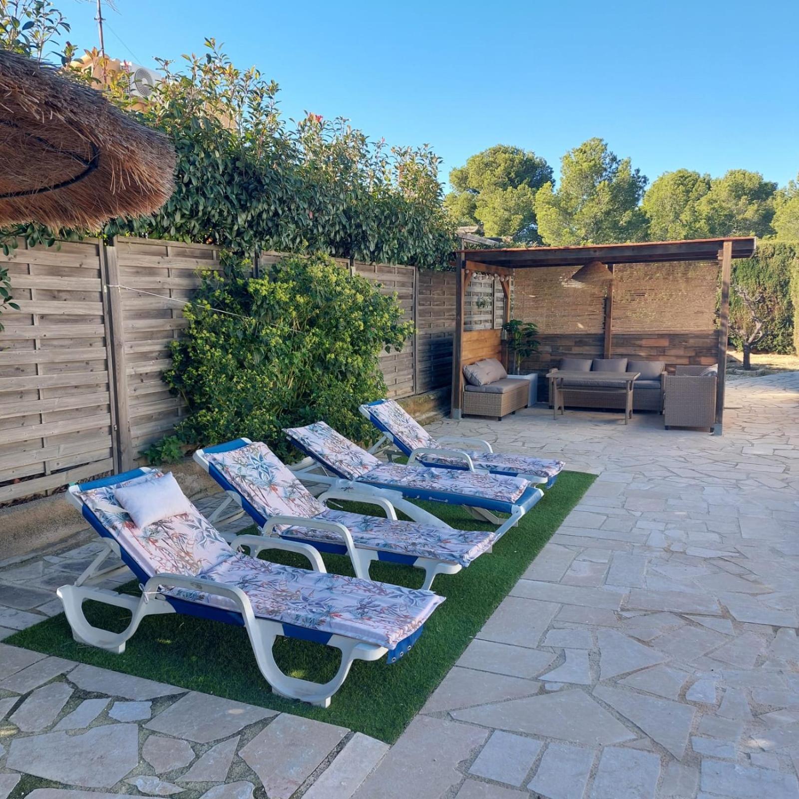 Villa Voor 8 Personen Met Zwembad 칼라파트 외부 사진