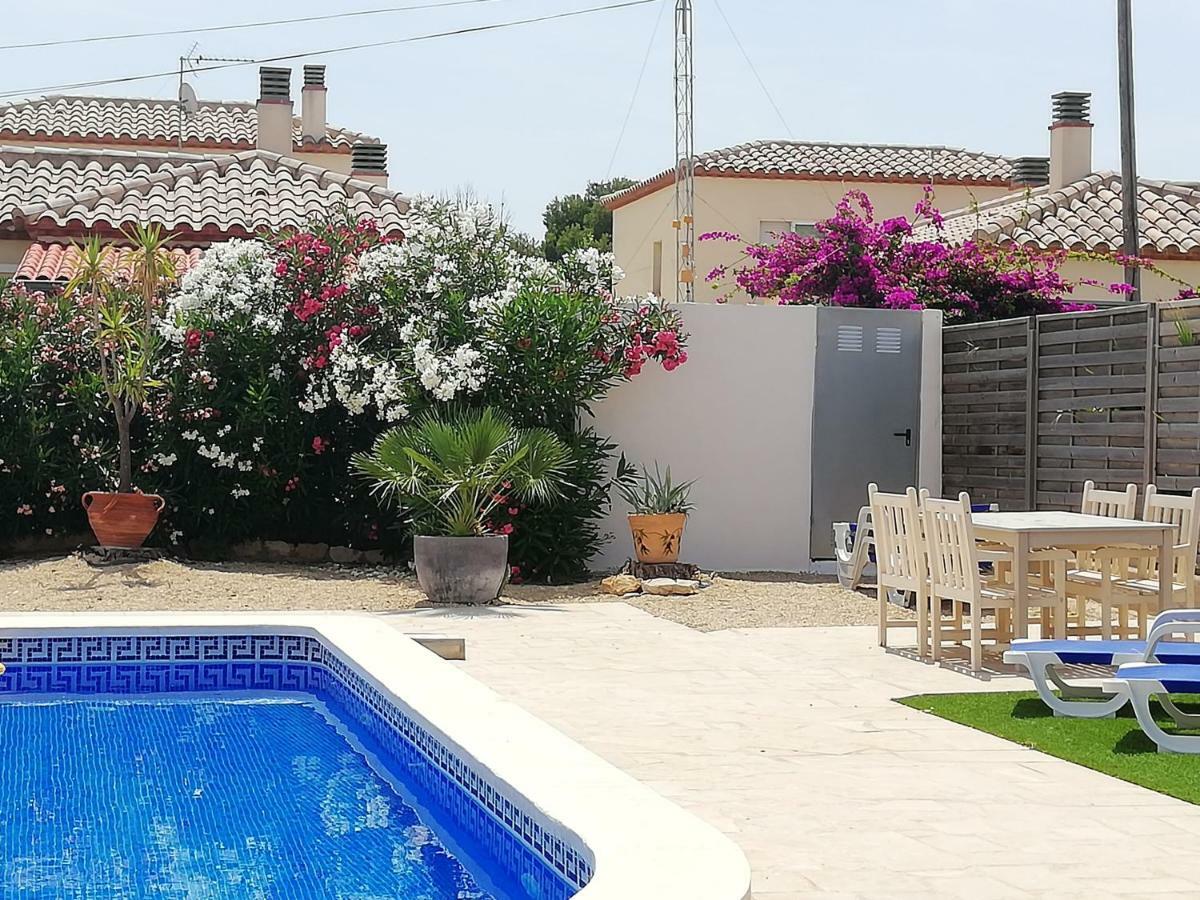 Villa Voor 8 Personen Met Zwembad 칼라파트 외부 사진