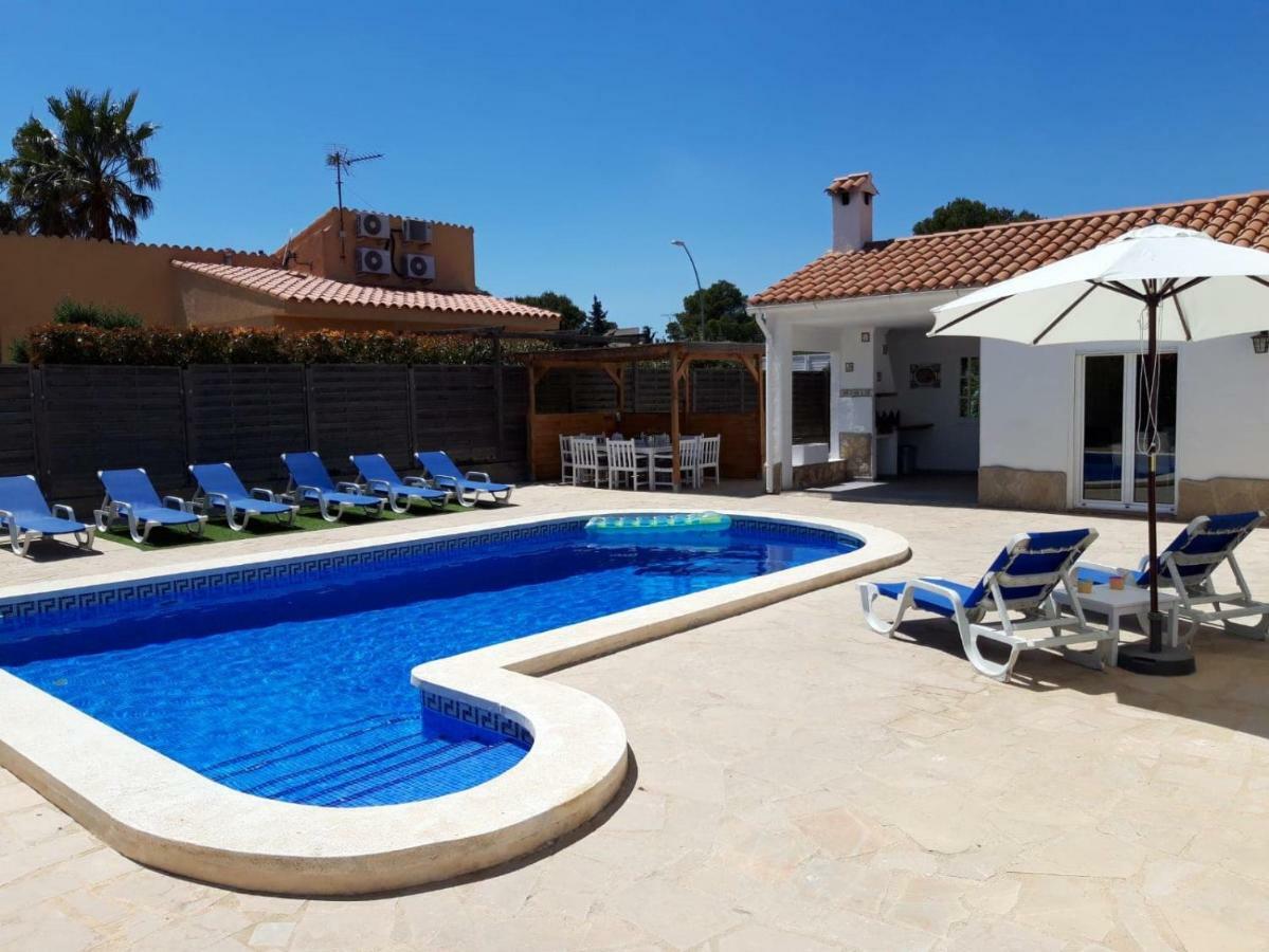 Villa Voor 8 Personen Met Zwembad 칼라파트 외부 사진