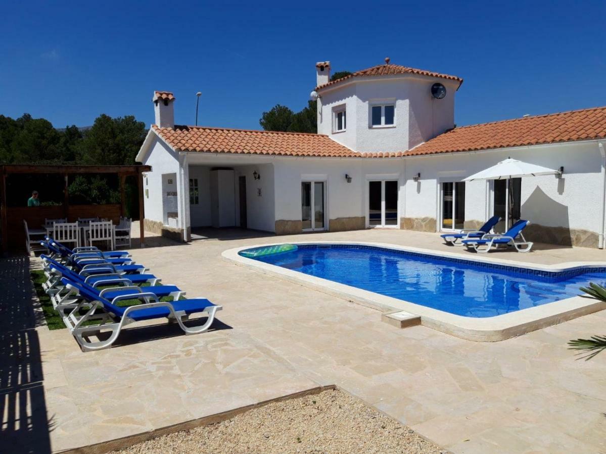 Villa Voor 8 Personen Met Zwembad 칼라파트 외부 사진