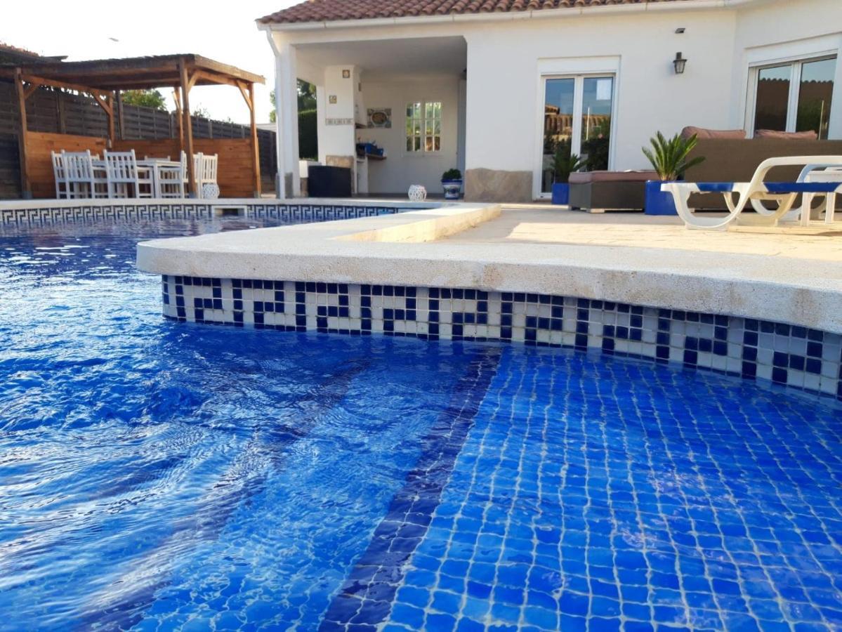Villa Voor 8 Personen Met Zwembad 칼라파트 외부 사진